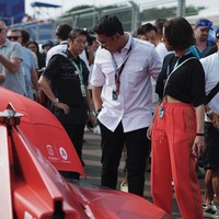 Ini gaya Darma Mangkuluhur bersama kekasihnya Patricia Schuldtz yang merupakan seorang model. Patricia juga diketahui sebagai ipar dari Wanda Hamidah. Foto: Instagram