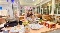 Difarina Indra saat kulineran/Foto: Istimewa (dok.Instagram @difarina_reall)