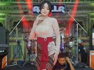 7 Penyanyi OM Adella Selain Difarina Indra