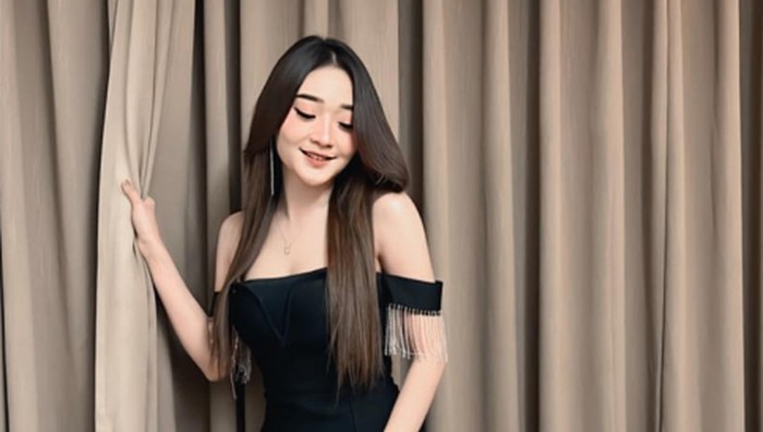 Potret Difarina Indra yang Menyanyikan Lagu Nemen