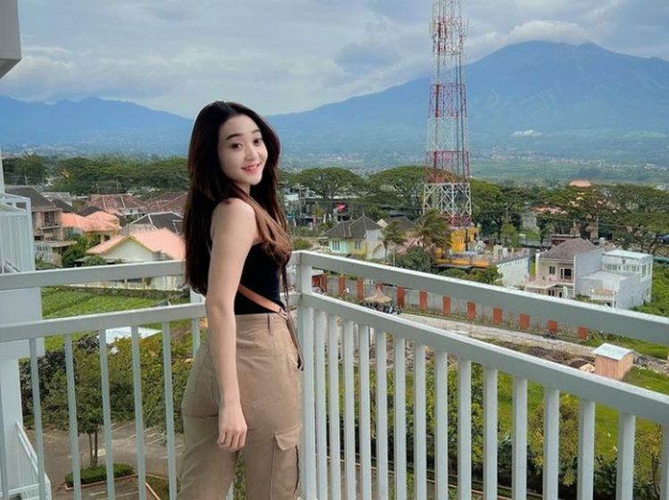 7 Potret Difarina Indra yang Menyanyikan Lagu Nemen