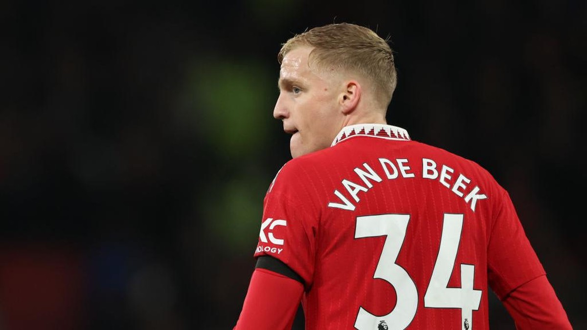 Donny van de Beek ingin segera pindah dari Manchester United. (Foto: Getty Images/Matthew Ashton - AMA)