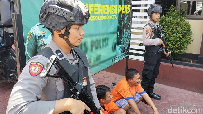 Dua pria di Probolinggo diamankan karena membawa puluhan motor bodong