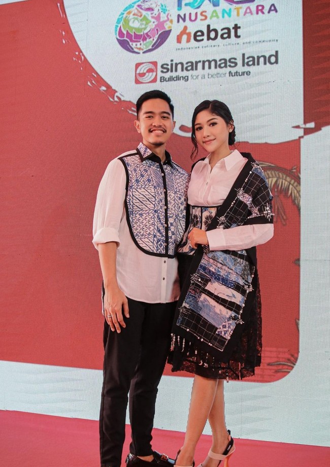 Sementara itu Kaesang Pangarep memakai kemeja dengan aksen batik, juga dari koleksi Wilsen Willim. Foto: Instagram/@erinagudono
