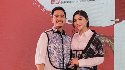 7 Gaya Elegan Erina Gudono Dampingi Kaesang Latihan Pidato Jadi Wali Kota
