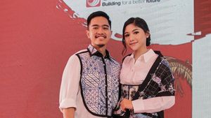 7 Gaya Elegan Erina Gudono Dampingi Kaesang Latihan Pidato Jadi Wali Kota