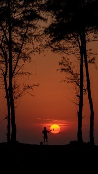 Foto siluet Matahari terbenam