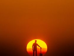 Keren! Deretan Foto Siluet Menangkap Matahari Terbenam Tanpa Photoshop