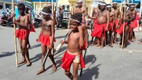 Dari berbagai suku yang ada di Kaimana tumpah ruah untuk ikut bersama merayakan ulang tahun Kabupaten Kaimana Ke-20.
