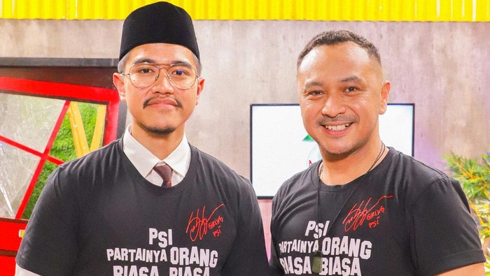 Ketum PSI Giring Ganesha bertemu dengan putra bungsu Presiden Jokowi, Kaesang Pangarep, dan Erina Gudono. Keduanya disebut turut membahas Pilwalkot Depok dalam kesempatan itu.