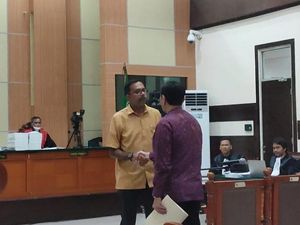 Di Hadapan Luhut, Haris Azhar Ungkap Keprihatinan Atas Papua