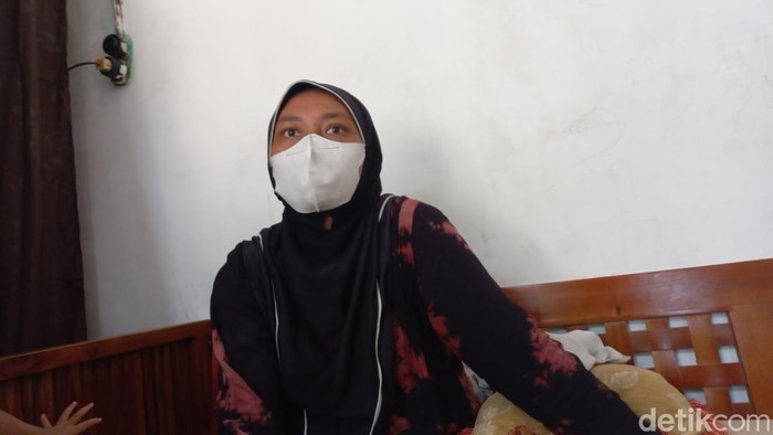 Ibu rumah tangga di Jambi luka di bahu kanan akibat ditikam penagih utang