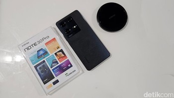 Infinix Note 30 Pro membawa baterai 5.000 mAh dengan pengisian cepat 68W menjanjikan 80% dalam 30 menit. Selain itu diberikan pengisian nirkabel 15W. Foto: Adi Fida Rahman/detikINET