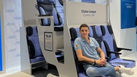 Adapun ide bangku double decker ini bermula saat ada proyek kampus dan menjadi viral setelah dinominasikan untuk Crystal Cabin Awards pada tahun 2021. Selama setahun terakhir, Núñez Vicente serius membawa prototipe mendekati kesempurnaan idealnya. Dan sekarang, dia memamerkannya ke Aircraft Interiors Expo di Hamburg, Jerman, di mana pesawat itu akan diuji oleh beberapa pemain besar di industri penerbangan.: (Alejandro Nunez/Instagram)