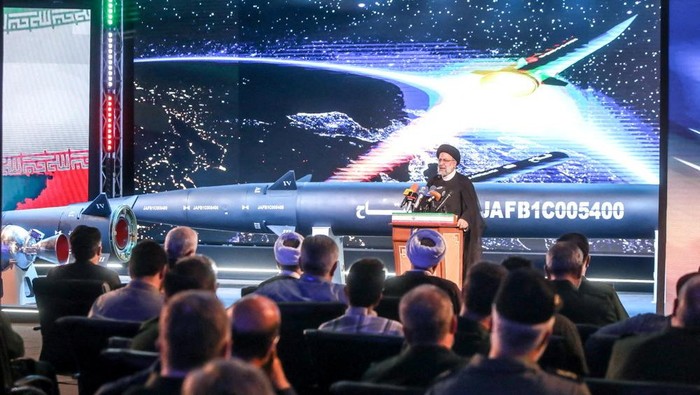 Iran Pamer Rudal Hipersonik Fattah, Diklaim Mampu Tembus Iron Dome Israel A new hypersonic ballistic missile called