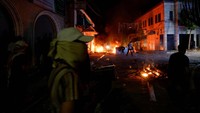 Warga Palestina beraksi saat tentara Israel menyerbu Ramallah, di Tepi Barat yang diduduki Israel, 8 Juni 2023.  