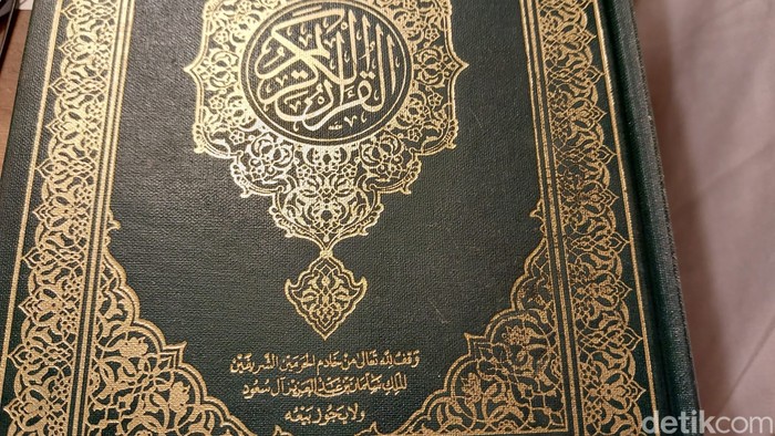Jemaah haji wakaf Quran di Madinah
