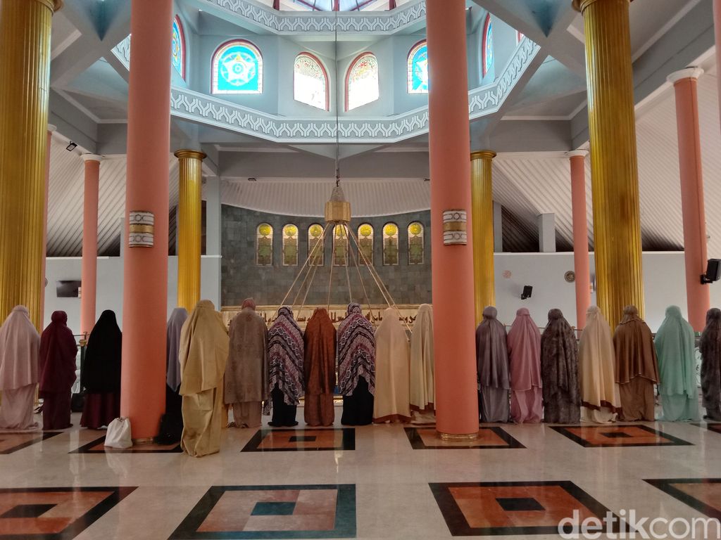 Jemaah Masjid Kampus UGM