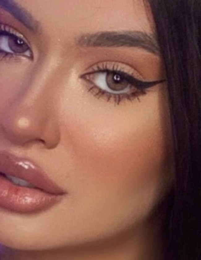 “Aku terlihat seperti Kylie Jenner, dan itu mengintimidasi pria, yang membuat kehidupan cintaku sulit. Pria takut untuk berbicara denganku dan mereka jarang memiliki kepercayaan diri untuk itu,” ungkap Julia, seperti dikutip Mirror. Foto: dok. Instagram/@juju.brazil