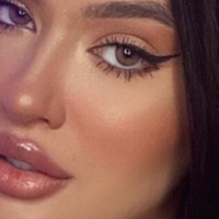 “Aku terlihat seperti Kylie Jenner, dan itu mengintimidasi pria, yang membuat kehidupan cintaku sulit. Pria takut untuk berbicara denganku dan mereka jarang memiliki kepercayaan diri untuk itu,” ungkap Julia, seperti dikutip Mirror. Foto: dok. Instagram/@juju.brazil