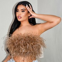 Penampilan seksi Julia memang memikat. Namun tidak menjamin pria jadi percaya diri untuk mendekatinya. Foto: dok. Instagram/@juju.brazil