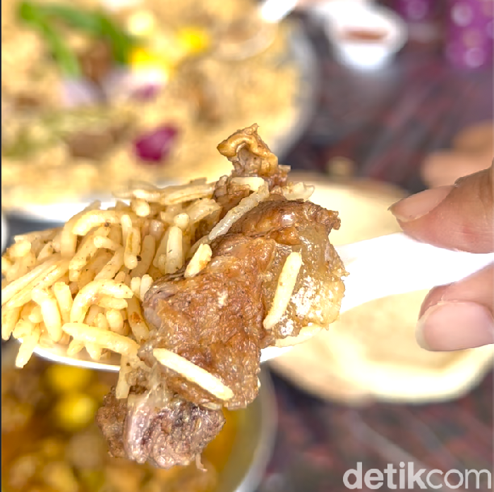 Sajian daging unta empuk khas Makkah