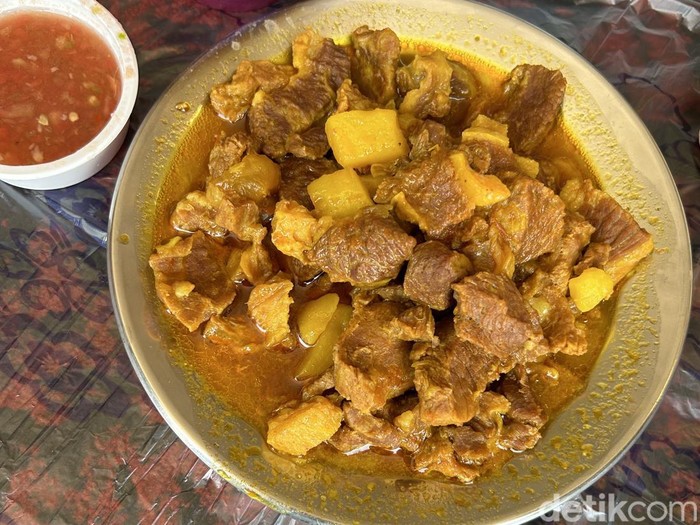 Sajian daging unta empuk khas Makkah