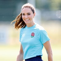 Markas Maidenhead Rugby Club di Berkshire, Inggris, kedatangan tamu spesial, Rabu (7/6/2023). Putri Wales Kate Middleton berkunjung dalam rangka mengampanyekan misinya yang berkaitan dengan kesehatan dan masa tumbuh kembang anak. (Foto: Max Mumby/Indigo/Getty Images)