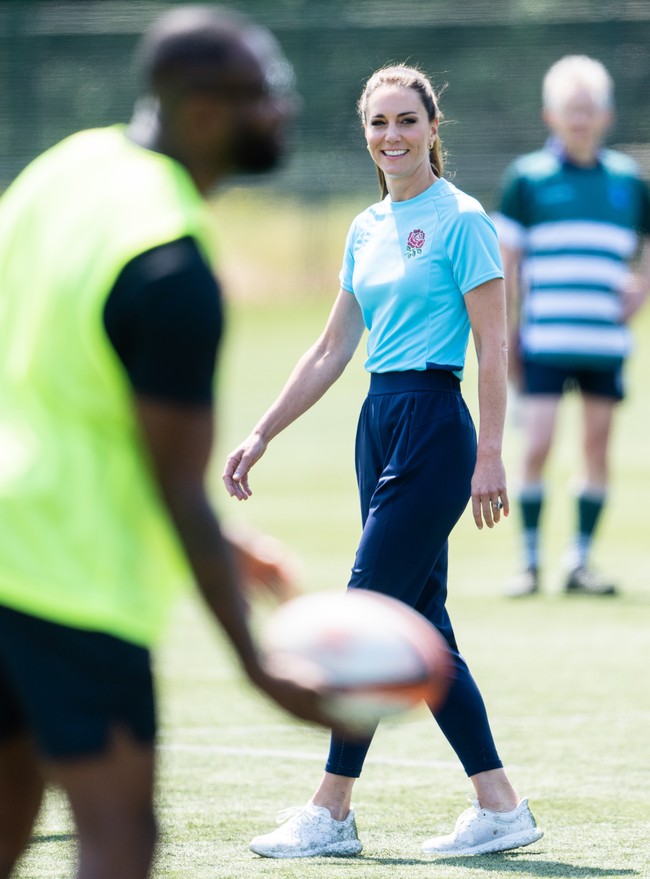 Tentu saja, cincin pertunangan yang merupakan warisan dari Putri Diana tetap melingkari jari manis kirinya. (Foto: Karwai Tang/WireImage)