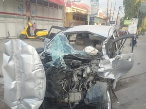 Minibus Tabrak Truk Tronton di Sidrap, 1 Orang Tewas-5 Lainnya Luka-luka