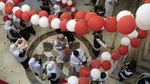 Balon Merah Putih Sambut Jemaah Kloter Terakhir Gelombang I