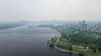 Saat ini, kebakaran hutan terus membakar sebagian besar hutan di Kanada. James Park/Bloomberg/Getty Images