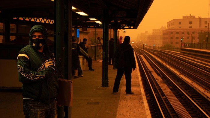 NEW YORK, NEW YORK - JUNE 7: A person waiting for the subway wears a filtered mask as smoky haze from wildfires in Canada blankets a neighborhood on June 7, 2023 in the Bronx borough of New York City. New York topped the list of most polluted major cities in the world on Tuesday night, as smoke from the fires continues to blanket the East Coast. (Photo by David Dee Delgado/Getty Images)