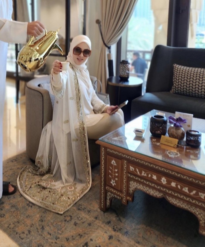 Liburan ke Dubai, Syahrini Kulineran Mewah Bareng Reino Barack Liburan ke Dubai, Syahrini Kulineran Mewah Bareng Reino Barack