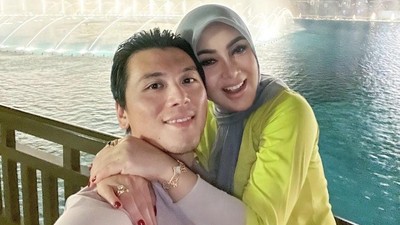 Liburan ke Dubai, Syahrini Kulineran Mewah Bareng Reino Barack