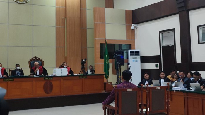 Luhut B Pandjaitan di sidang perkara pencemaran nama baik terhadapnya di PN Jaktim. (Wilda/detikcom)