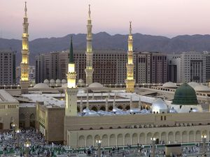 Wisata Belanja Sambil Wakaf Quran di Madinah
