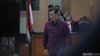 Luhut menjadi saksi untuk terdakwa Haris Azhar dan Fatia Maulidiyanti dalam kasus pencemaran nama baik.
