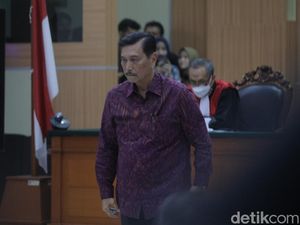 Luhut Ngaku Pernah Dorong Haris Azhar Ambil Gelar Doktor di Harvard