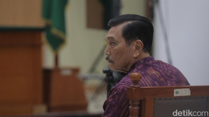 Persidangan terdakwa Haris Azhar dan Fatia Maulidiyanti digelar di PN Jakarta Timur, Selasa (8/6/2023). Menko Marves Luhut Binsar Pandjaitan menjadi saksi terkait kasus pencemaran nama baiknya.