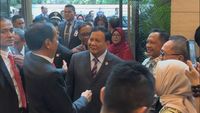 Potret Tawa Lepas Jokowi Dan Prabowo Di Malaysia