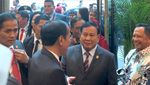 Potret Tawa Lepas Jokowi dan Prabowo di Malaysia