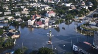 Lebih dari 1.000 orang terpaksa mengungsi dari rumah masing-masing akibat banjir tersebut. 