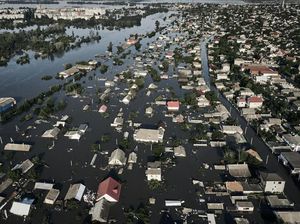 Penampakan dari Udara Banjir Akibat Jebolnya Bendungan di Ukraina
