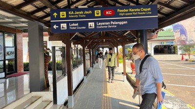 Penanda KA Feeder Kereta Cepat di Stasiun Bandung Telah Terpasang