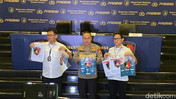 Polda Metro Jaya menangkap pasangan suami istri penyalur pekerja migran ilegal di Jakarta