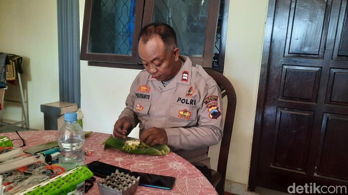 Polisi dari Pati, Aiptu Pudiyanto yang ahli pengobatan gigtan ular berbisa, Kamis (8/6/2023).