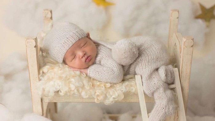 Potret Bayi Laki-laki Artis Photoshoot Newborn