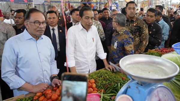 Potret Jokowi dan Anwar Ibrahim Blusukan di Pasar Malaysia