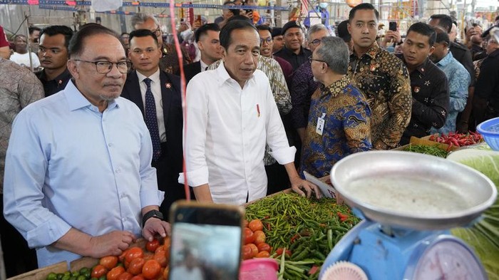 Presiden Jokowi melakukan kunjungan kerja ke Malaysia. Di sela-sela kunjungan itu, Jokowi didampingi PM Malaysia Anwar Ibrahim melakukan blusukan ke pasar tradisional, Kamis (8/6/2023).